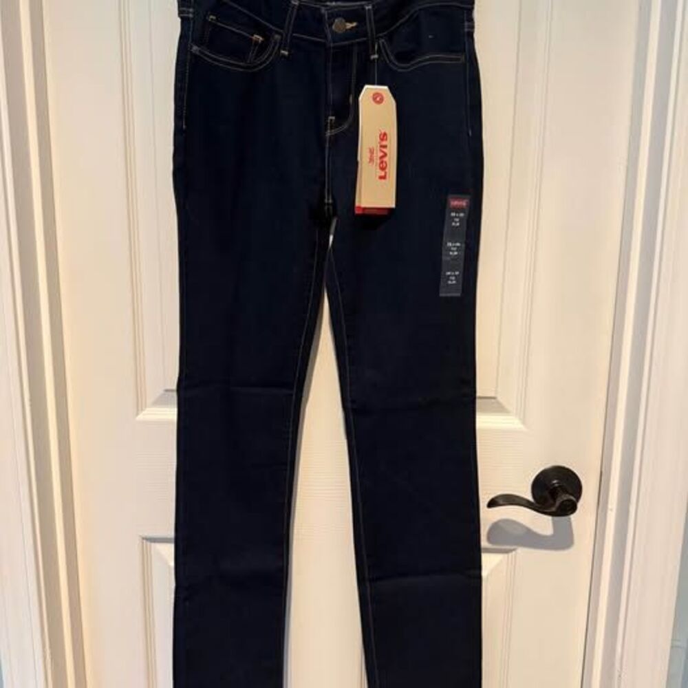 NWT Women’s Levi's 712 Slim Jeans 28x32